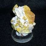 CRISTALLO DI ZOLFO SU CALCARE