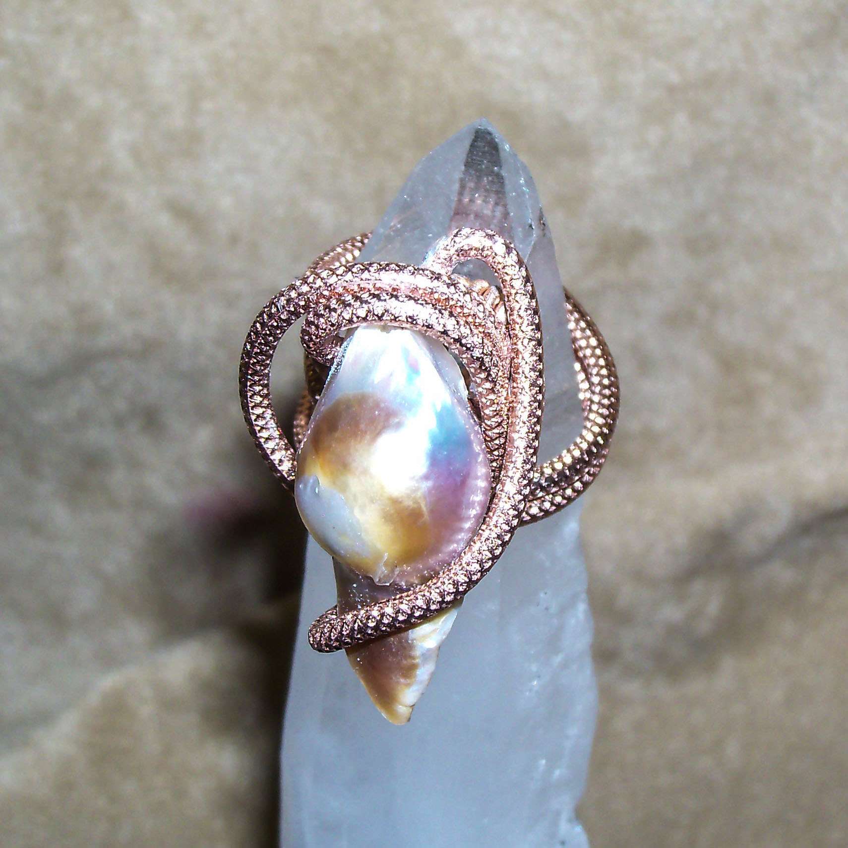 ANELLO CON PERLA BAROCCA