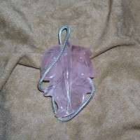 CIONDOLO IN QUARZO ROSA