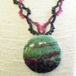 COLLANA CON RUBINI SU ZOISITE