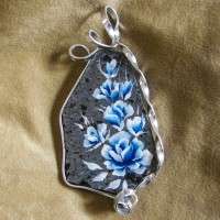 CIONDOLO IN PIETRA LAVICA