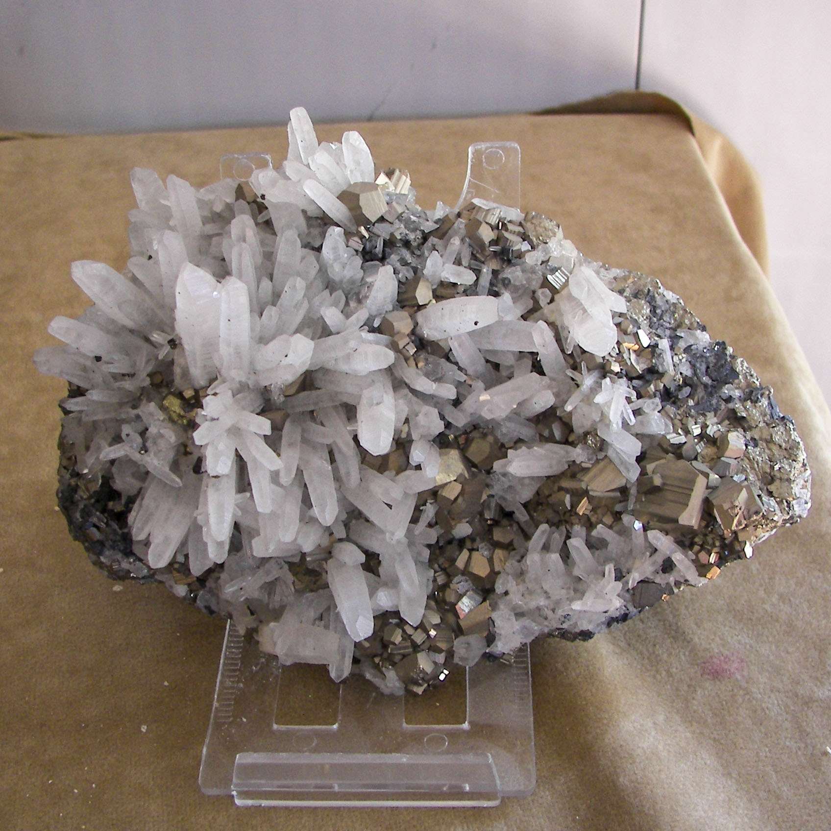 QUARZO CON PIRITE E BLENDA