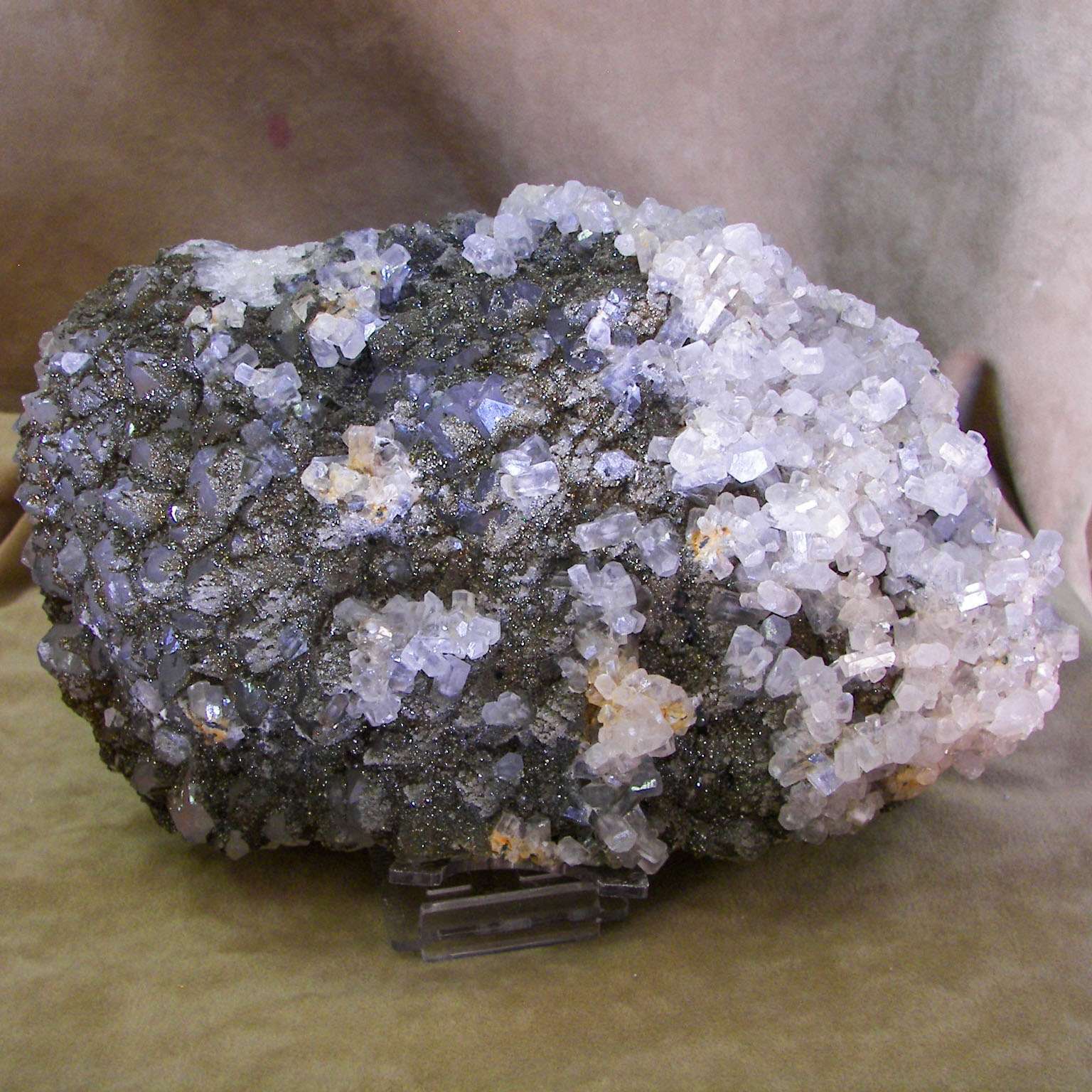 FLUORITE CON CALCITE E PIRITE