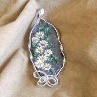 Monile in pietra lavica