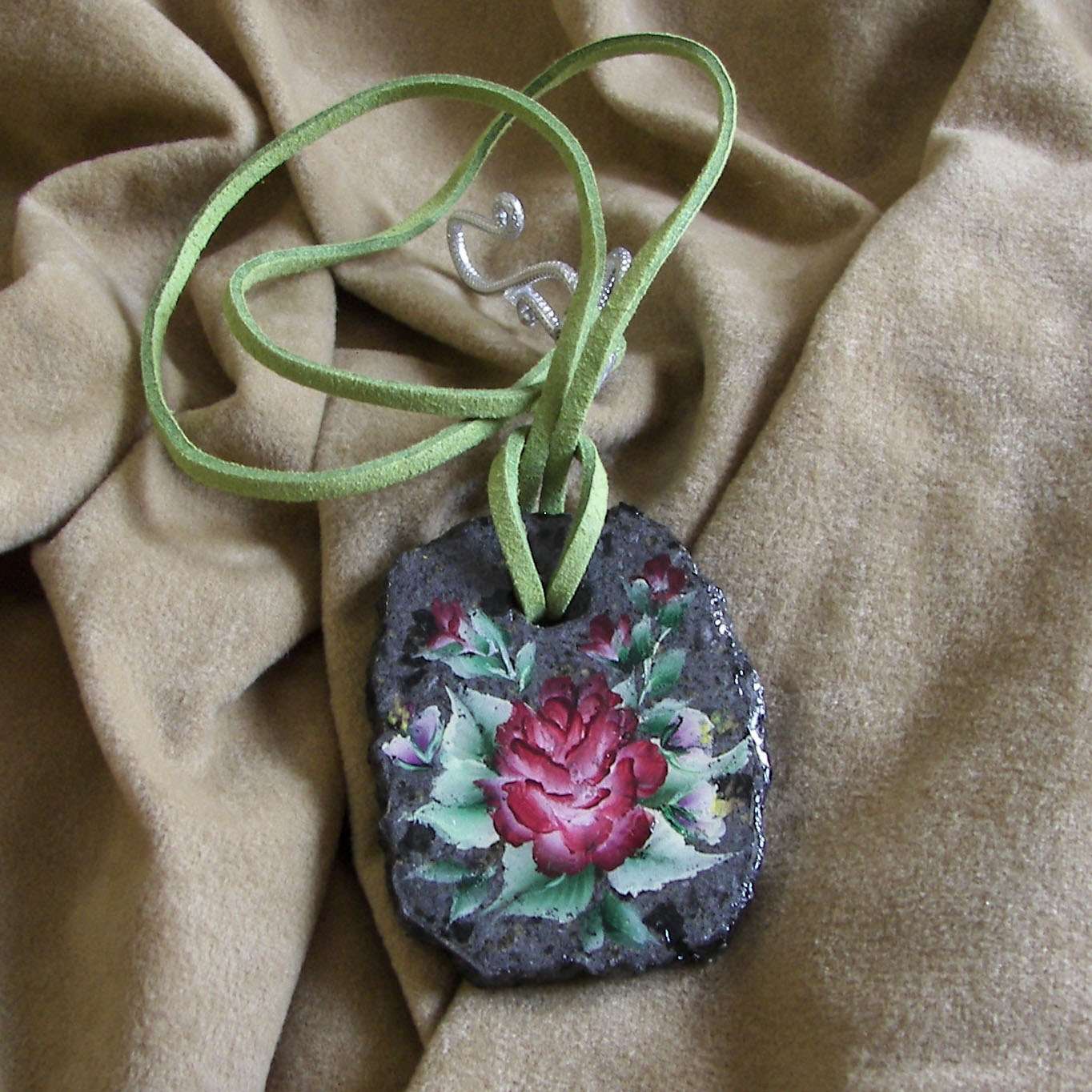 ciondolo in pietra lavica