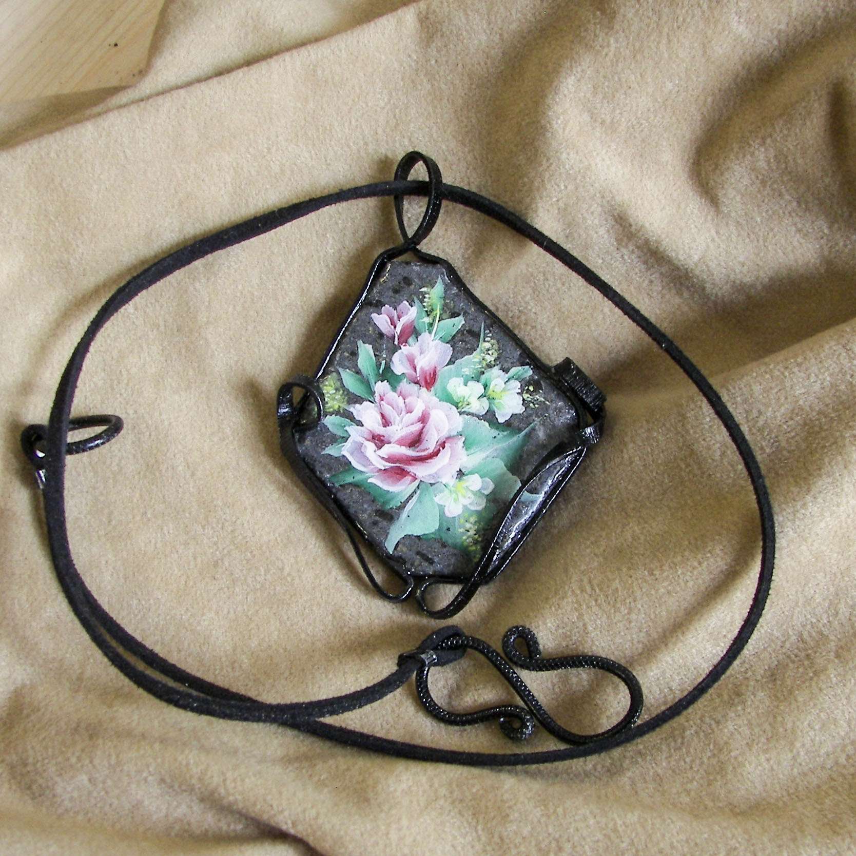 MONILE IN PIETRA LAVICA