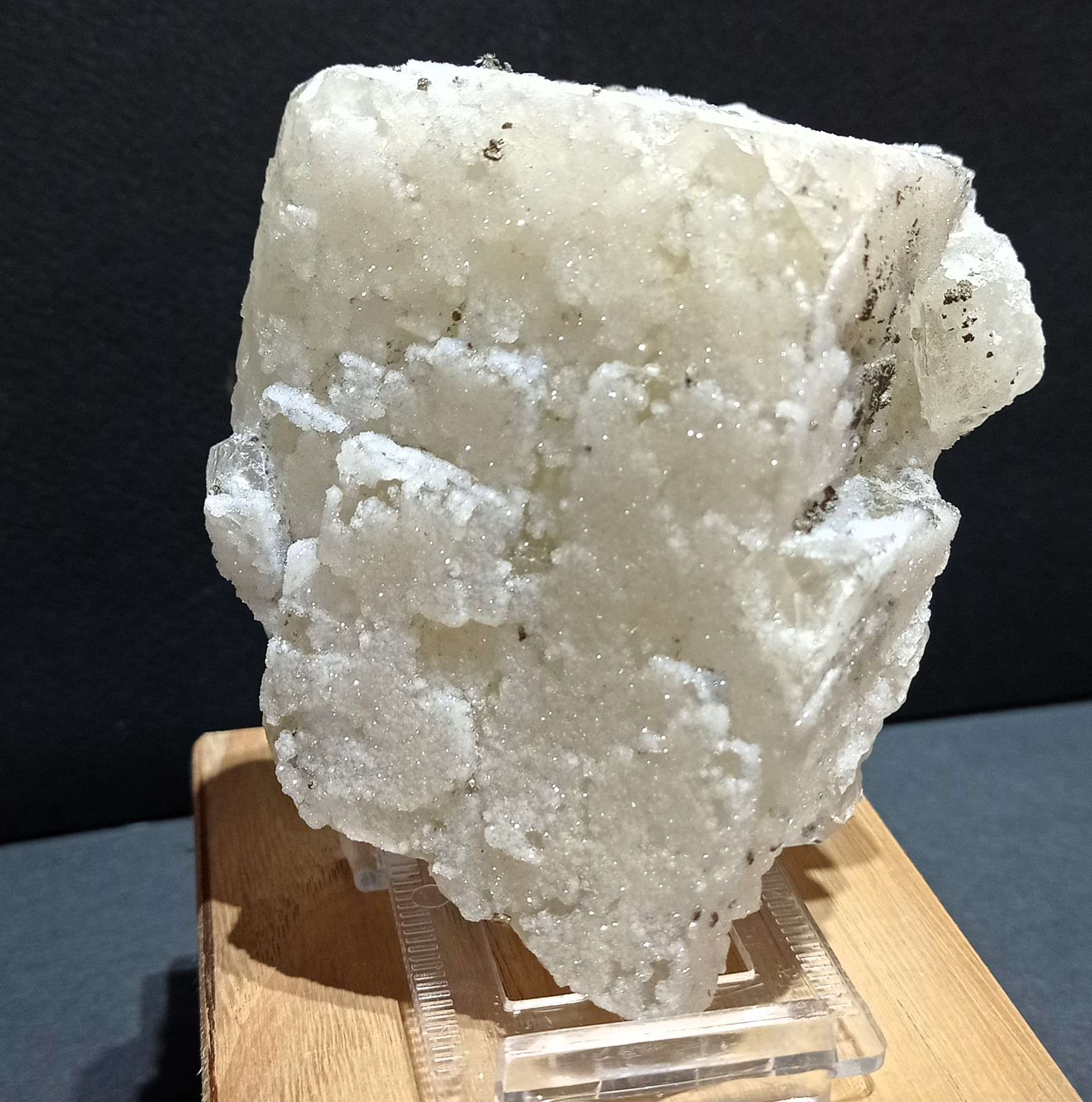 FLUORITE BIANCA CON PIRITE