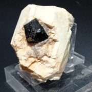 TORMALINA NERA SU ORTOCLASIO