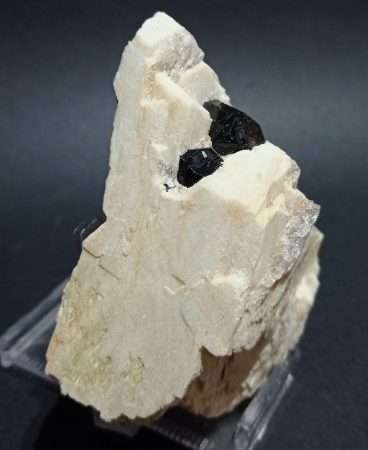 TORMALINA NERA SU ORTOCLASIO