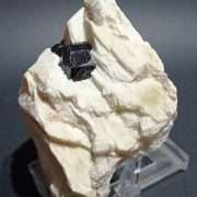 TORMALINA NERA SU ORTOCLASIO