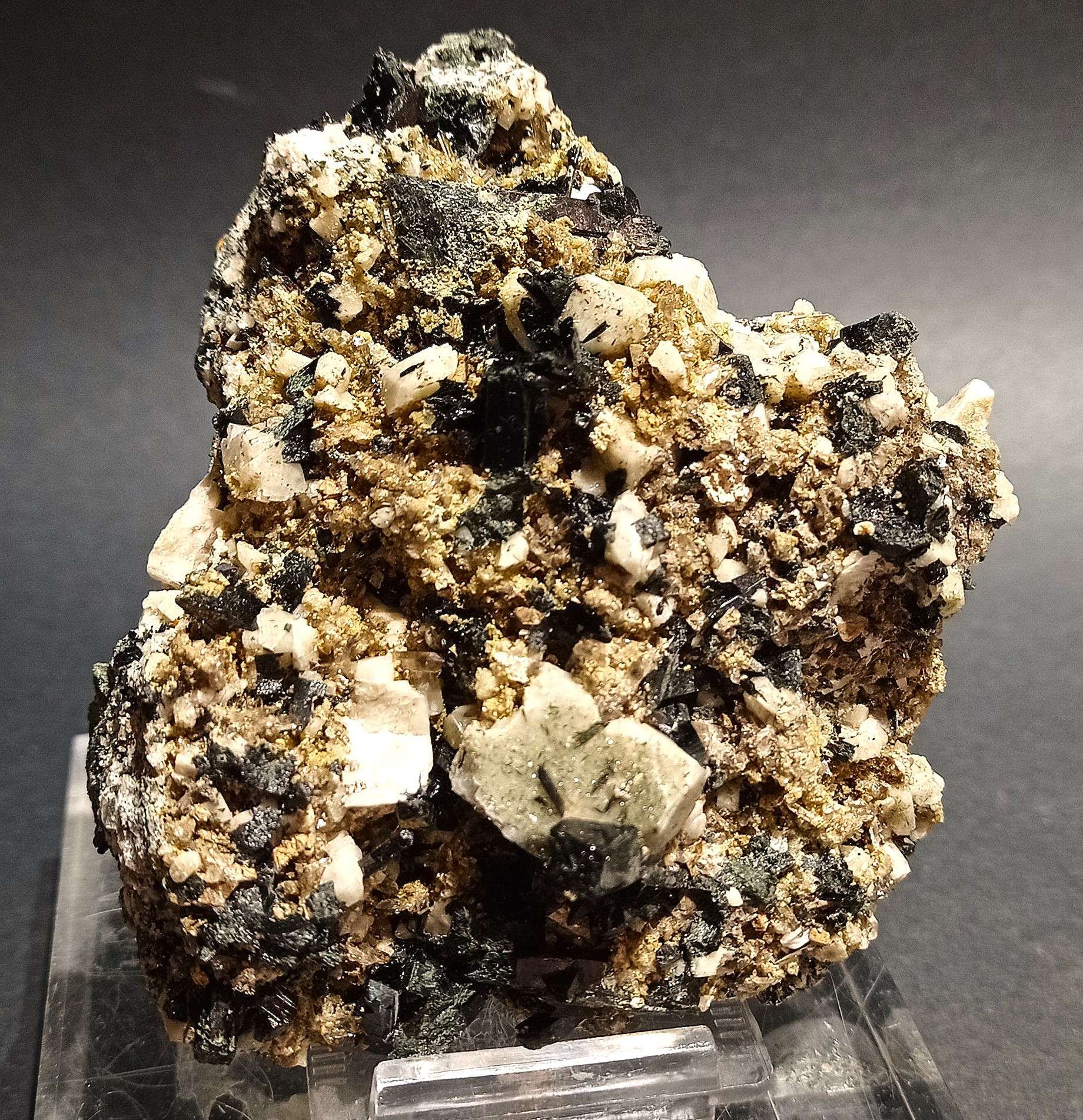 ORTOCLASIO CON AEGIRINA