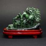 CAVALLO IN ZOISITE CON RUBINI