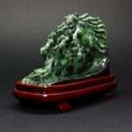 CAVALLO IN ZOISITE CON RUBINI