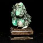 BUSTO DI GUERRIERO IN MATRICE CON SMERALDI