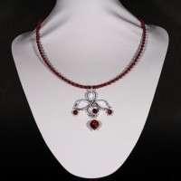 Ciondolo con cordoncino in corniola