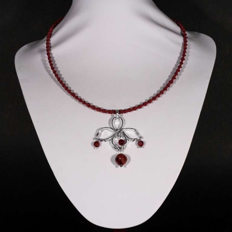 Ciondolo con cordoncino in corniola