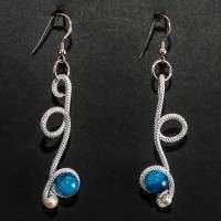 Orecchini con agata blu e perle