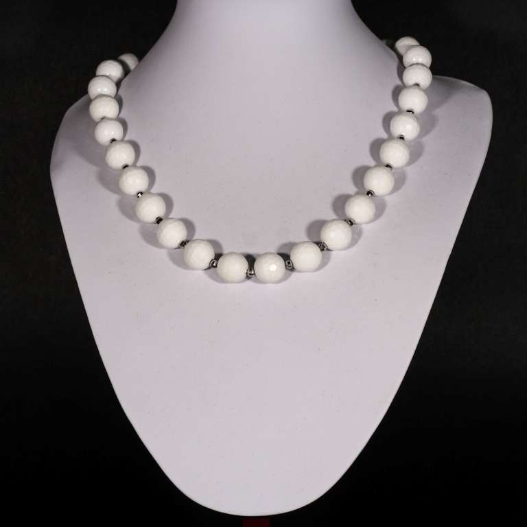 Collana con calcedonio bianco
