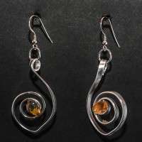 Orecchino con opale di fuoco