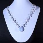 Collana di calcedonio con perle