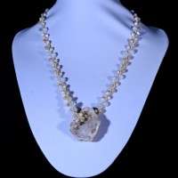 COLLANA CON MADREPERLA E QUAZO