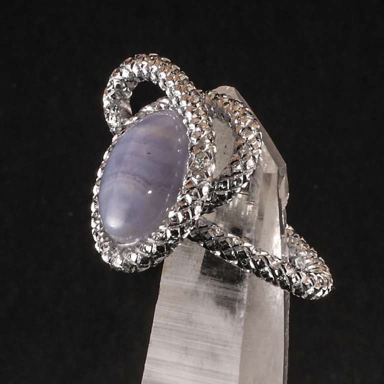 Anello con calcedonio azzurro