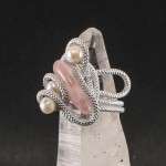 Anello con quarzo rosa e perle