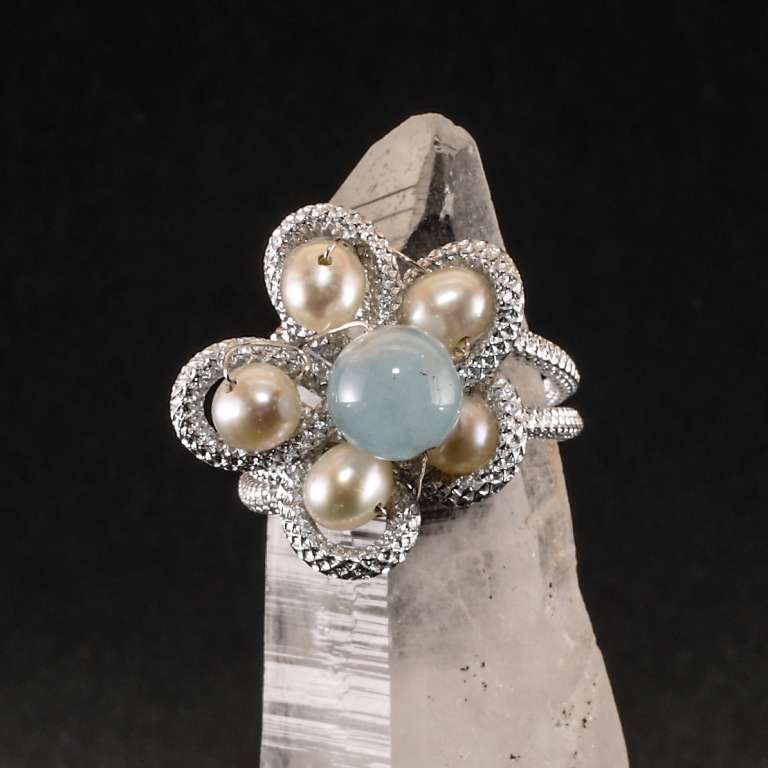 Anello con acquamarina e perle