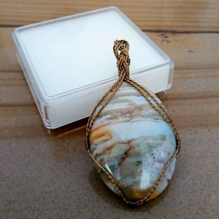 Ciondolo con diaspro