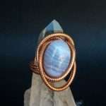 Anello con calcedonio azzurro