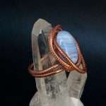 Anello con calcedonio azzurro