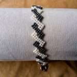 BRACCIALE CON PERLE E EMATITE