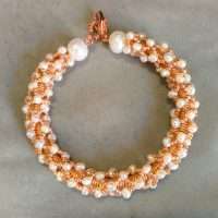 BRACCIALE CON PERLE