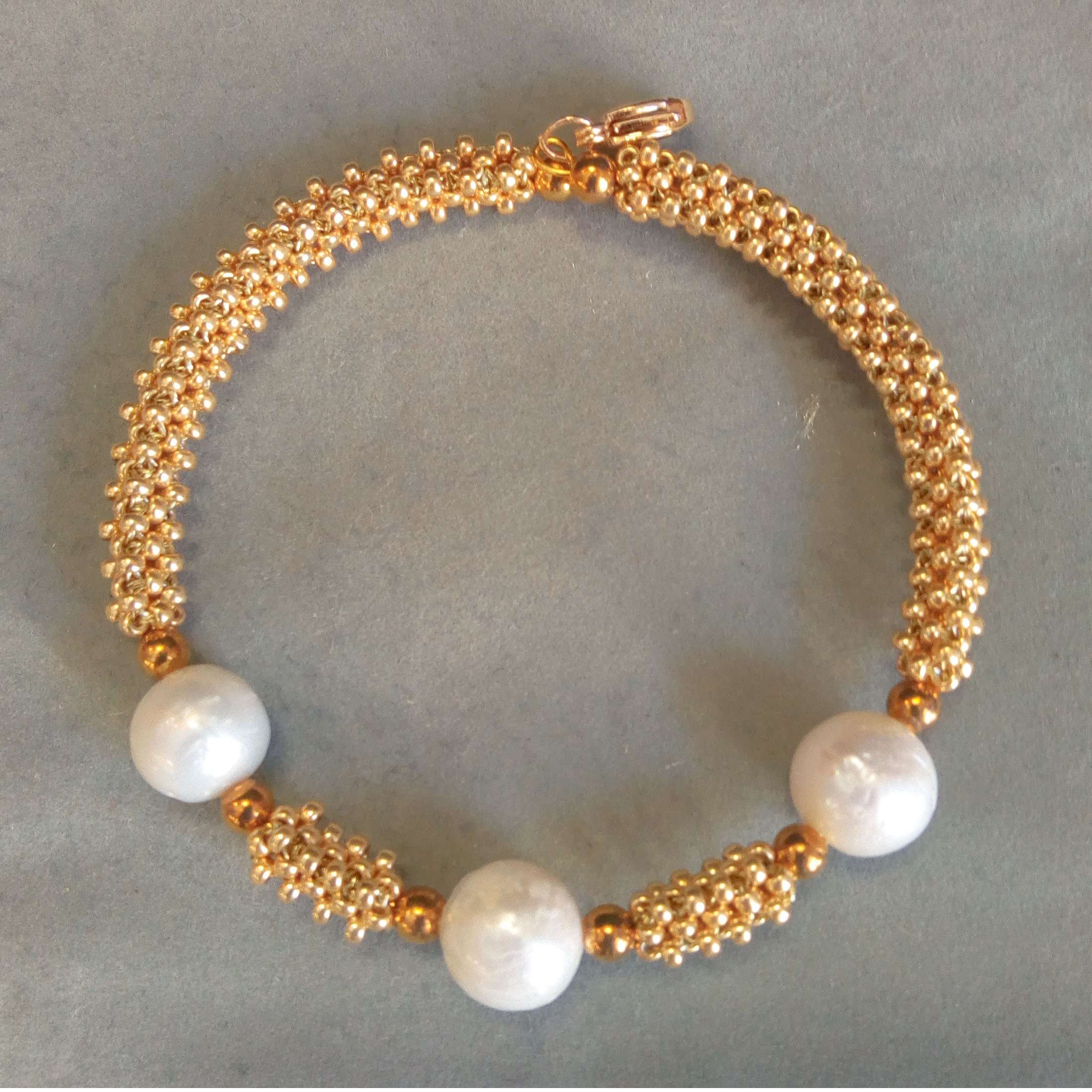BRACCIALE CON PERLE