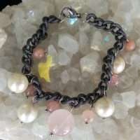 Bracciale con quarzo rosa e perle di Maiorca