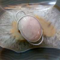 CIONDOLO CON QUARZO ROSA