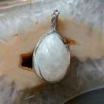 CIONDOLO CON PIETRA DI LUNA